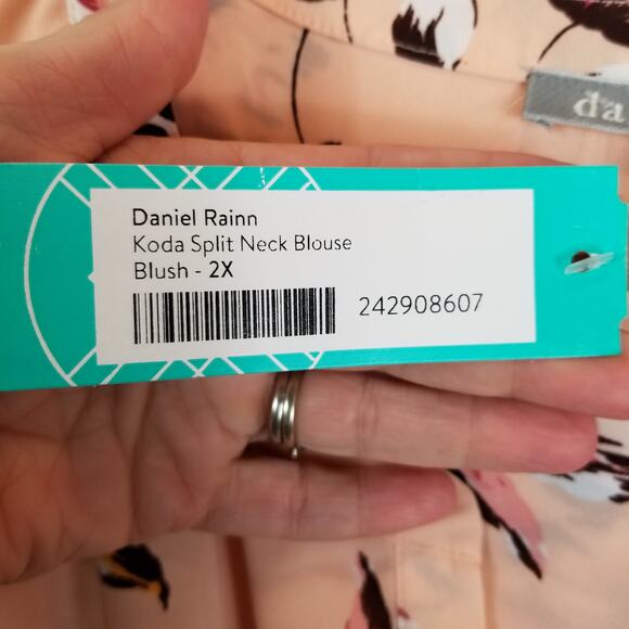 Daniel Rainn NWT Women's Koda Split Neck Popover Blouse Peach Floral Size 2X - Picture 8 of 8